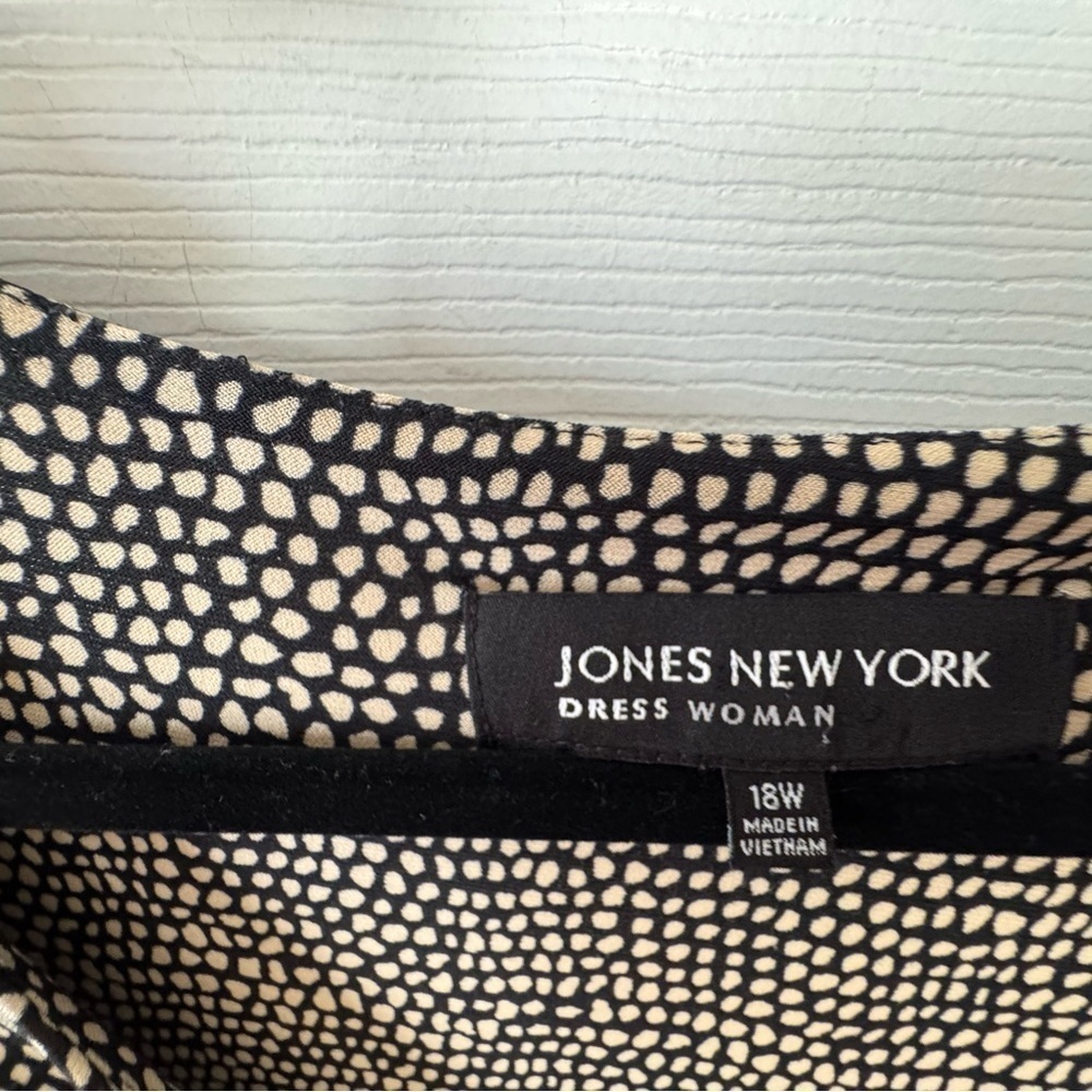Jones New York black and tan dress stretch. - Picture 3 of 4